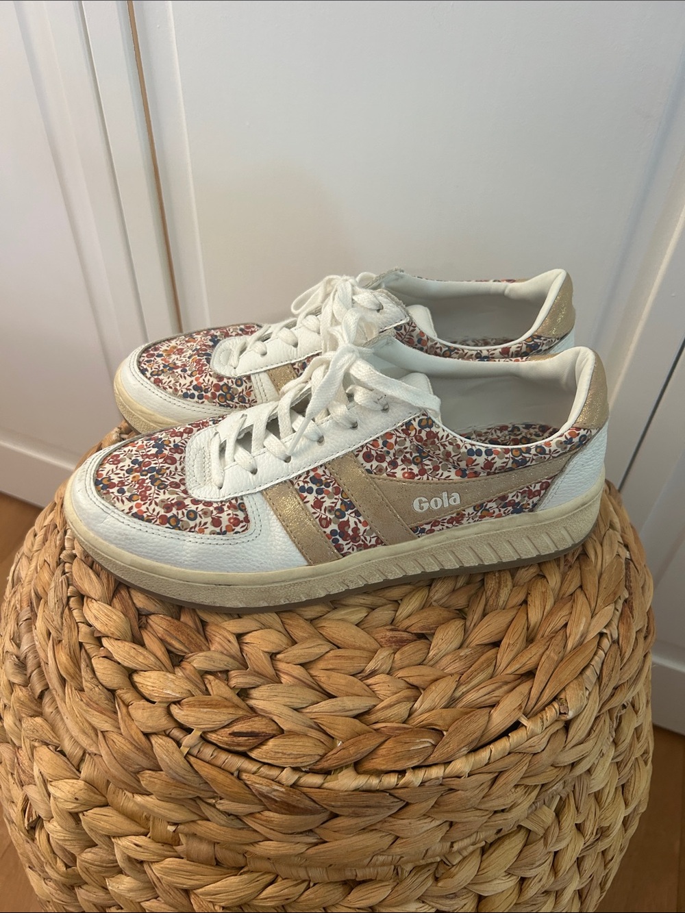 Anthropologie- 🌸 Gola Women’s Floral Panel Lace-Up Sneakers in White and Beige